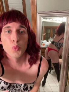 Love this red thong riding up my ass