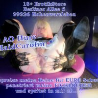 MaidCarolin spreizt ihre Beine bitte fickt meine Löcher 
